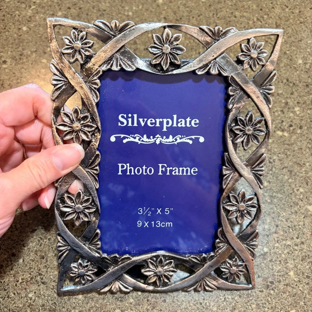 GL & Markella Silverplate Floral Lattice Photo Frame 3.5x5 Ornate Daisy Design
